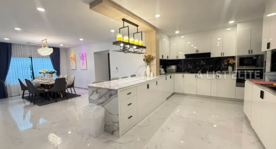 For rent 6 bedrooms house in Bang Lamung, Chonburi