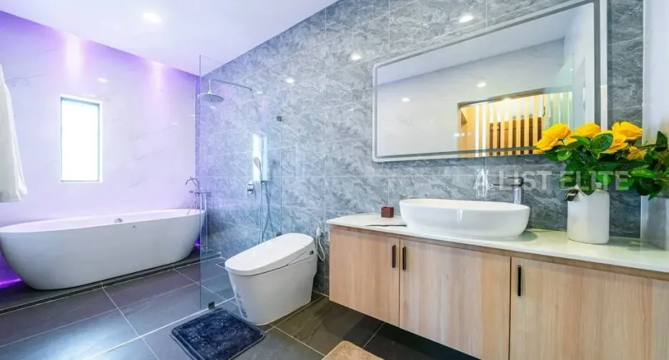 For rent 6 bedrooms house in Bang Lamung, Chonburi
