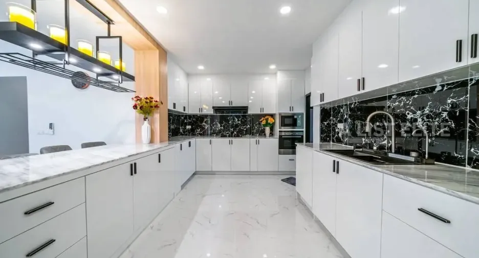 For rent 6 bedrooms house in Bang Lamung, Chonburi