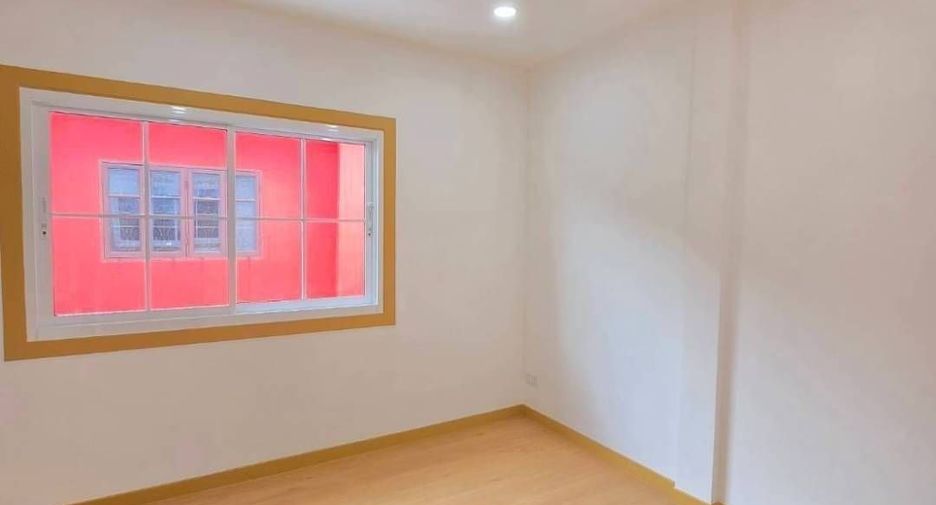 For sale 3 bedrooms townhouse in Sai Noi, Nonthaburi