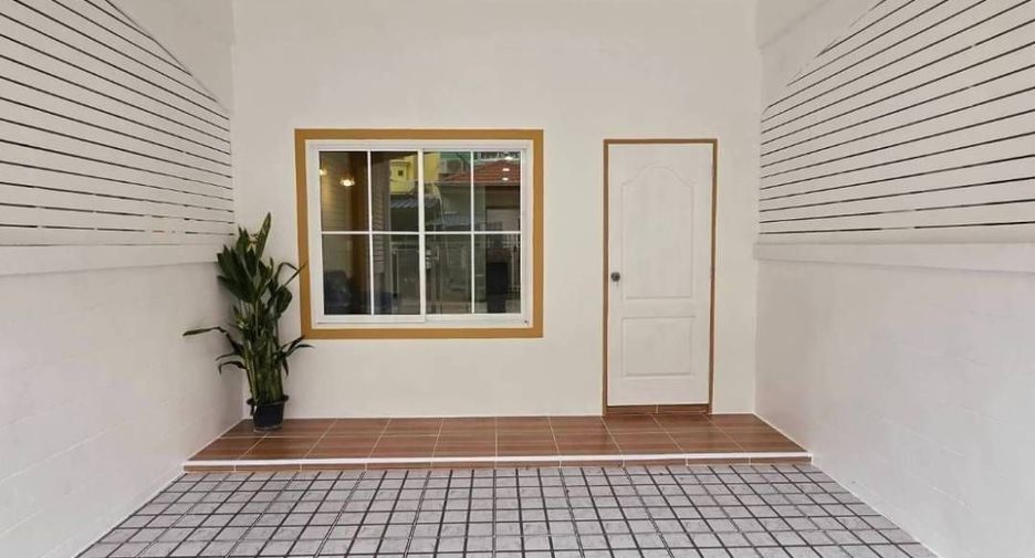 For sale 3 bedrooms townhouse in Sai Noi, Nonthaburi