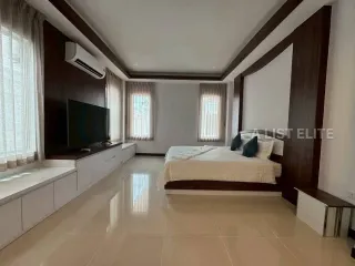 Haus zur Miete mit 5 Zimmer in Bang Lamung, Chonburi