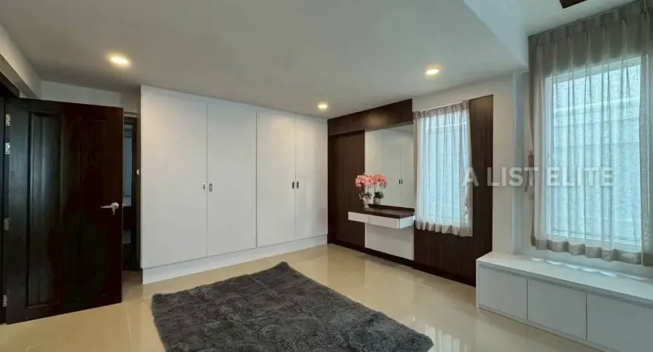 For rent 5 bedrooms house in Bang Lamung, Chonburi
