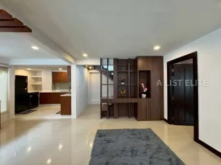 Haus zur Miete mit 5 Zimmer in Bang Lamung, Chonburi