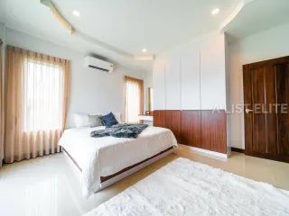 Haus zur Miete mit 5 Zimmer in Bang Lamung, Chonburi