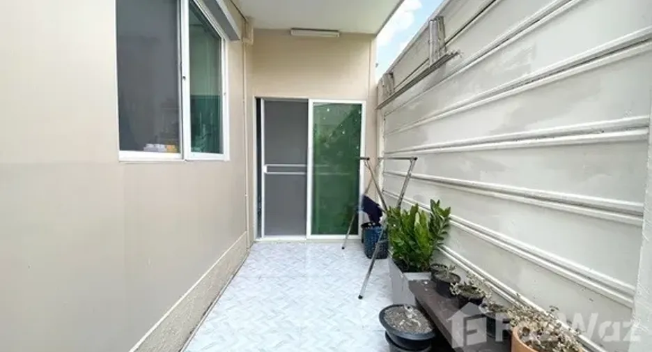For sale 3 bedrooms townhouse in Mueang Pathum Thani, Pathum Thani