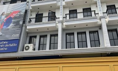 For sale 3 bedrooms townhouse in Mueang Pathum Thani, Pathum Thani
