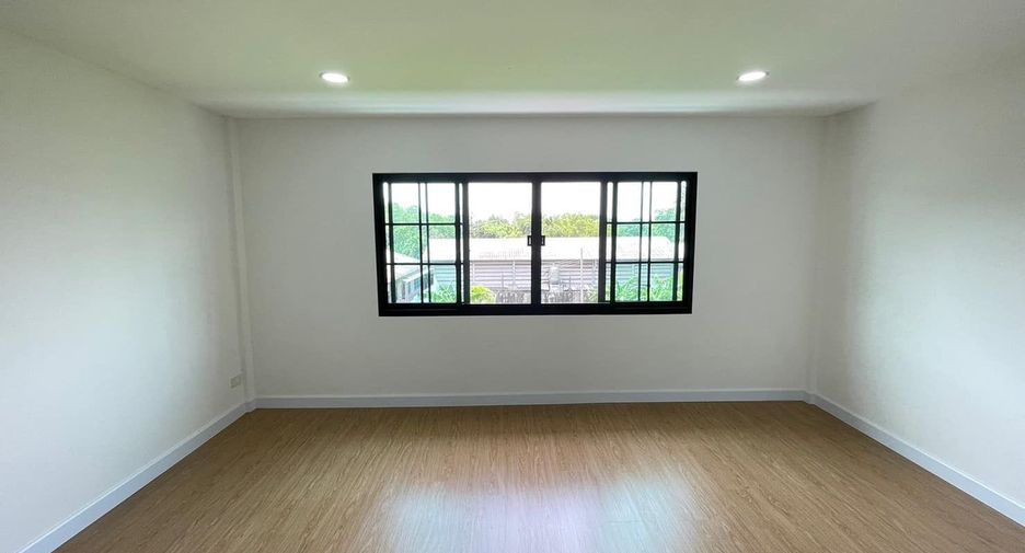 For sale 4 bedrooms townhouse in Mueang Nonthaburi, Nonthaburi