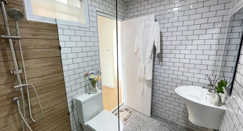 For sale 4 bedrooms townhouse in Mueang Nonthaburi, Nonthaburi