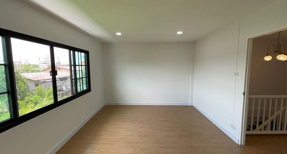For sale 4 bedrooms townhouse in Mueang Nonthaburi, Nonthaburi