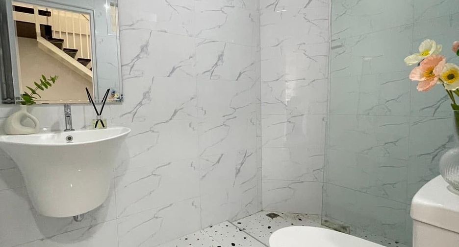 For sale 4 bedrooms townhouse in Mueang Nonthaburi, Nonthaburi