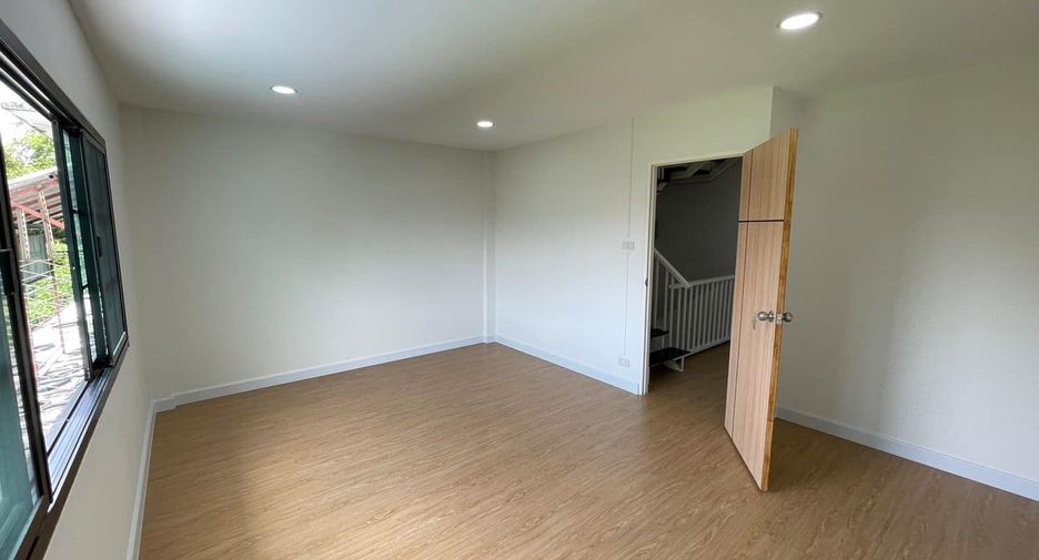 For sale 4 bedrooms townhouse in Mueang Nonthaburi, Nonthaburi