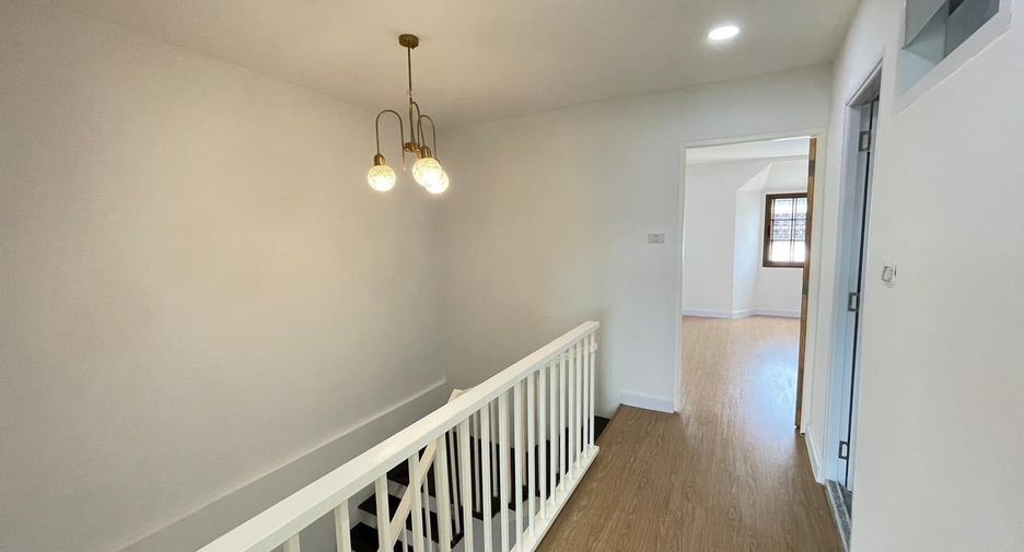 For sale 4 bedrooms townhouse in Mueang Nonthaburi, Nonthaburi