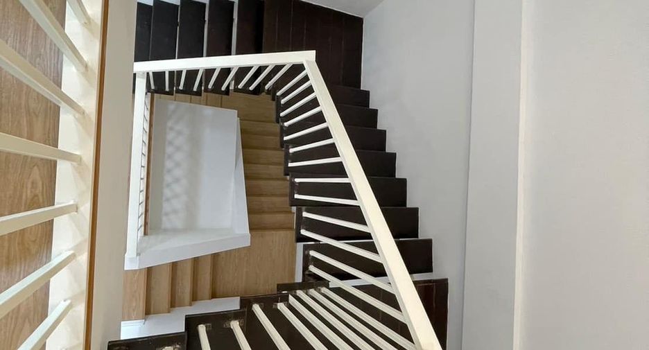For sale 4 bedrooms townhouse in Mueang Nonthaburi, Nonthaburi