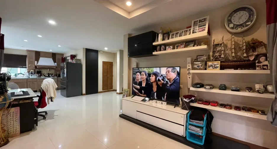 Haus zum Kauf mit 4 Zimmer in Bang Kruai, Nonthaburi
