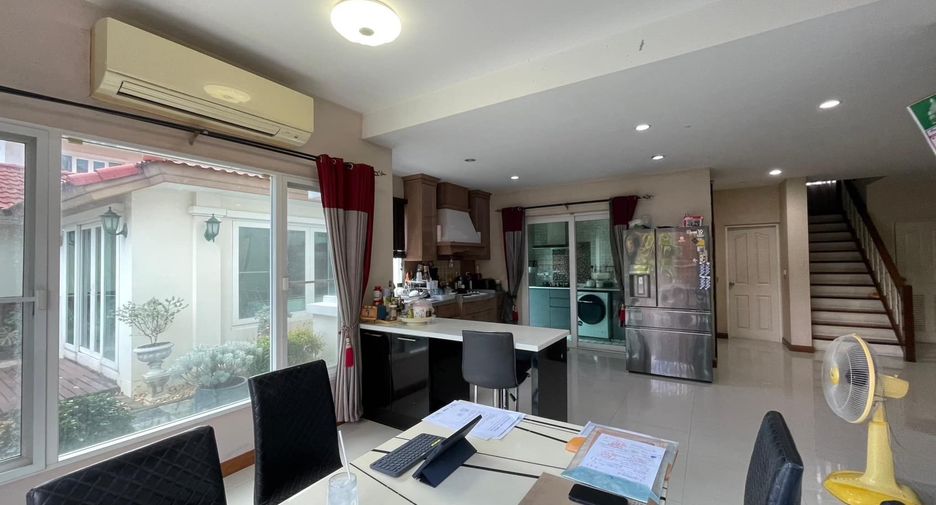 Casa en venta de 4 habitaciones en Bang Kruai, Nonthaburi