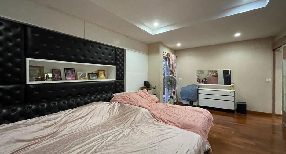 Casa en venta de 4 habitaciones en Bang Kruai, Nonthaburi