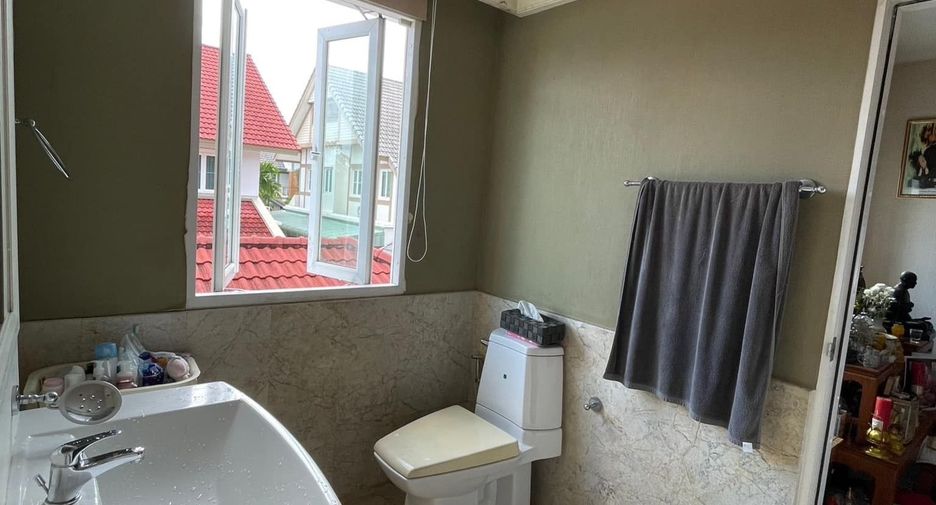 Casa en venta de 4 habitaciones en Bang Kruai, Nonthaburi
