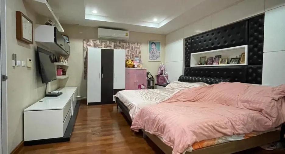 Haus zum Kauf mit 4 Zimmer in Bang Kruai, Nonthaburi