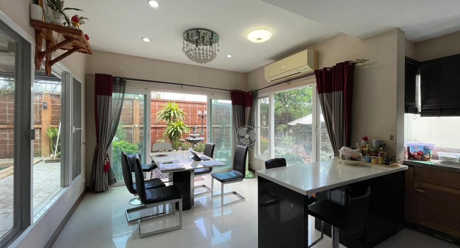 Casa en venta de 4 habitaciones en Bang Kruai, Nonthaburi