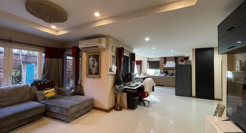 Casa en venta de 4 habitaciones en Bang Kruai, Nonthaburi