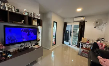 Casa adosada en venta de 3 habitaciones en Bang Yai, Nonthaburi