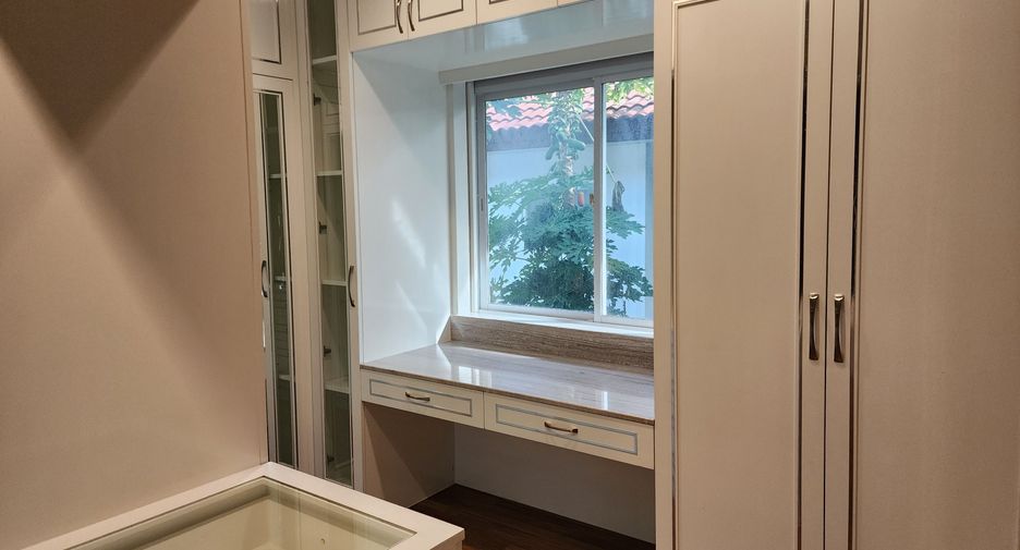 For sale 4 bedrooms house in Pak Kret, Nonthaburi