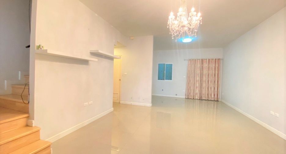 For sale 3 bedrooms townhouse in Mueang Nonthaburi, Nonthaburi