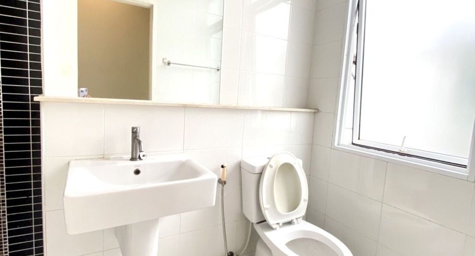 For sale 3 bedrooms townhouse in Mueang Nonthaburi, Nonthaburi