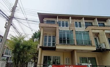 For sale 3 bedrooms townhouse in Pak Kret, Nonthaburi