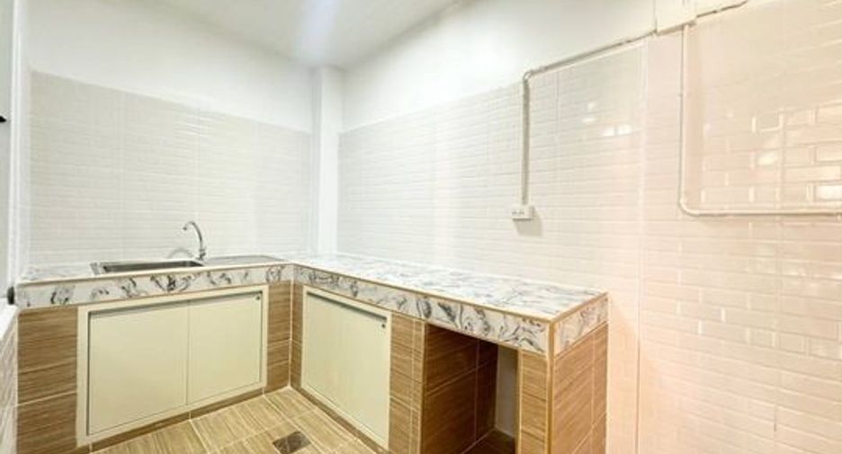 Reihenhaus zum Kauf mit 2 Zimmer in Bang Bua Thong, Nonthaburi
