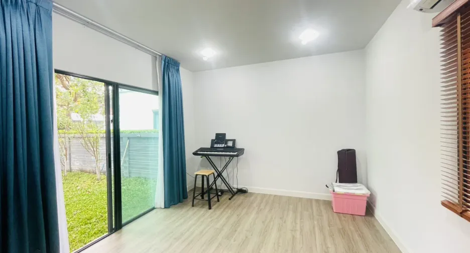 For rent 4 bedrooms house in Pak Kret, Nonthaburi