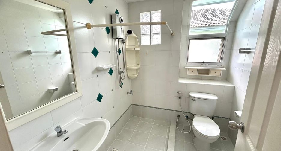 For rent 3 bedrooms house in Mueang Nonthaburi, Nonthaburi