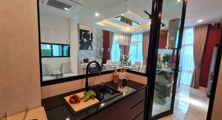 Casa en venta de 4 habitaciones en Mueang Nonthaburi, Nonthaburi