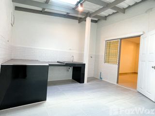 Продажа 2 спальни таунхаус в Pak Kret, Нонтабури