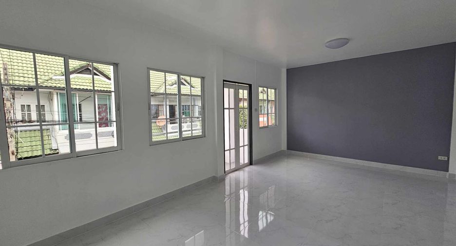À vendre 3 chambres maison de ville à Thanyaburi, Pathum Thani