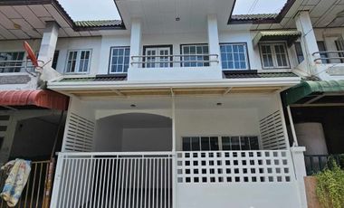 À vendre 3 chambres maison de ville à Thanyaburi, Pathum Thani