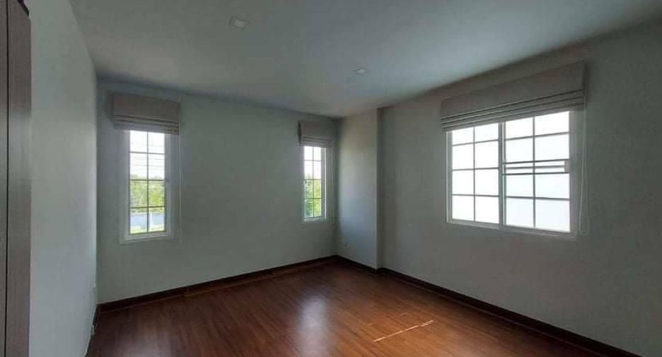 For sale 4 bedrooms house in Si Maha Phot, Prachin Buri