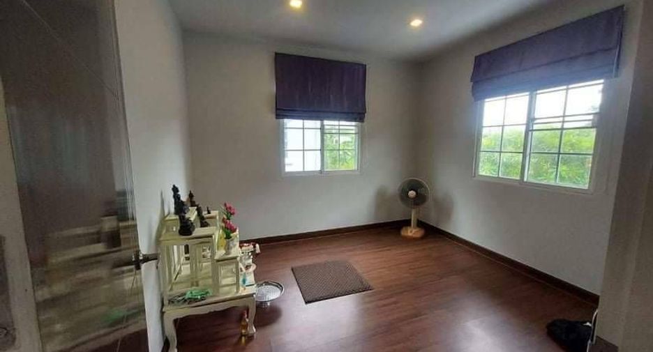 For sale 4 bedrooms house in Si Maha Phot, Prachin Buri