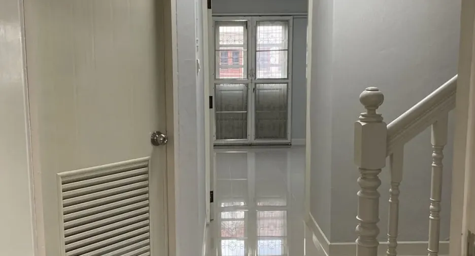 For sale 4 bedrooms townhouse in Mueang Nonthaburi, Nonthaburi