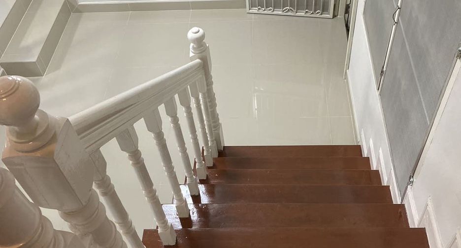 For sale 4 bedrooms townhouse in Mueang Nonthaburi, Nonthaburi