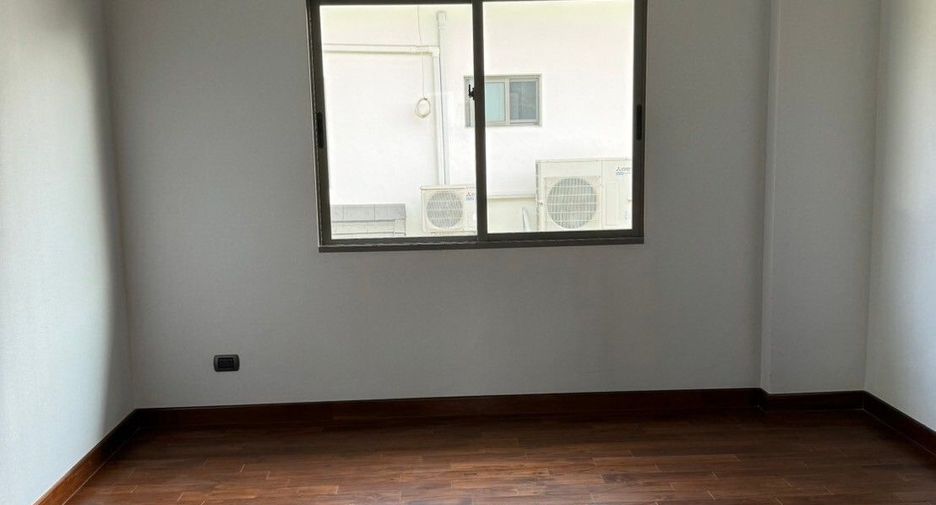 À vendre 4 chambres maison à Mueang Nonthaburi, Nonthaburi