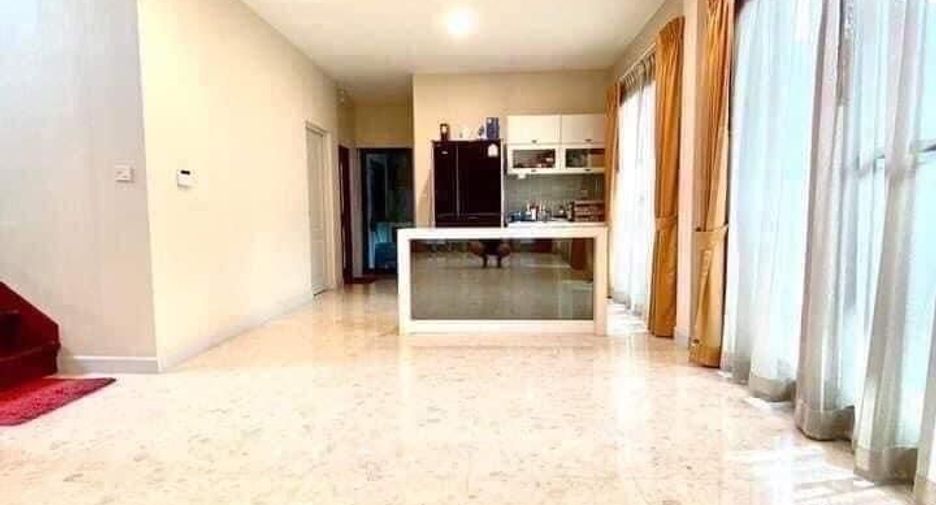 For sale 4 bedrooms house in Mueang Nonthaburi, Nonthaburi