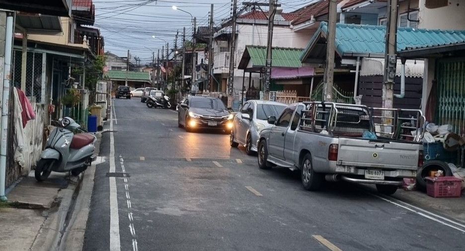 Reihenhaus zum Kauf mit 2 Zimmer in Bang Bua Thong, Nonthaburi