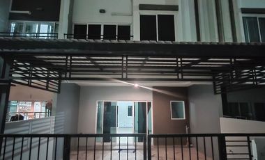 For sale 3 bedrooms townhouse in Mueang Nonthaburi, Nonthaburi