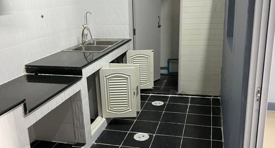For sale 3 bedrooms townhouse in Mueang Nonthaburi, Nonthaburi