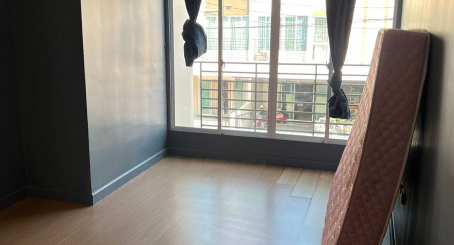For sale 3 bedrooms townhouse in Mueang Nonthaburi, Nonthaburi