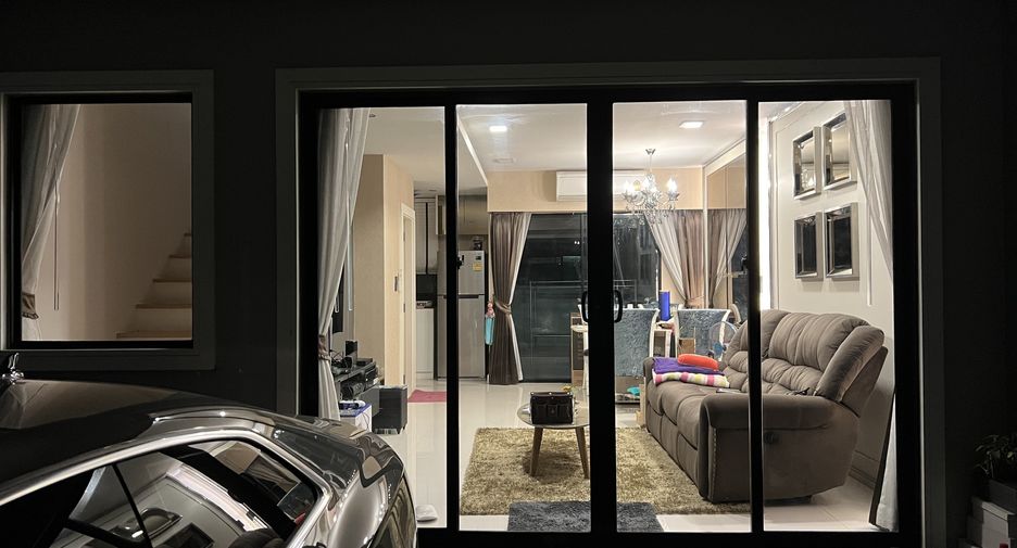 For sale 3 bedrooms townhouse in Mueang Nonthaburi, Nonthaburi