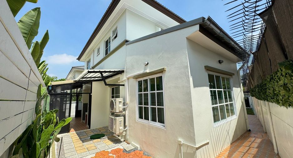 For sale 3 bedrooms house in Mueang Nonthaburi, Nonthaburi