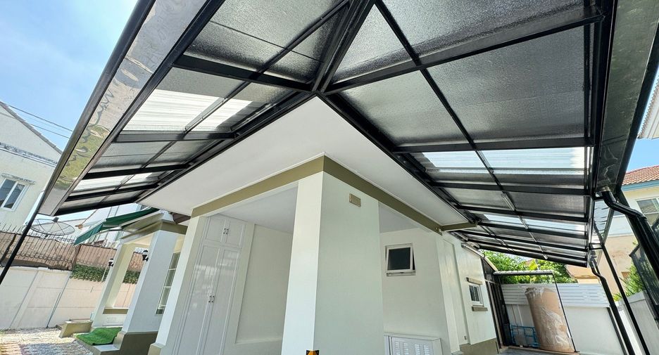 For sale 3 bedrooms house in Mueang Nonthaburi, Nonthaburi